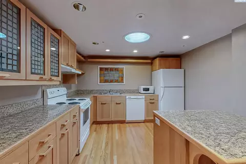 Kitchen - 139 Grand Ave, Pullman, WA 99163 photo 6 of 6