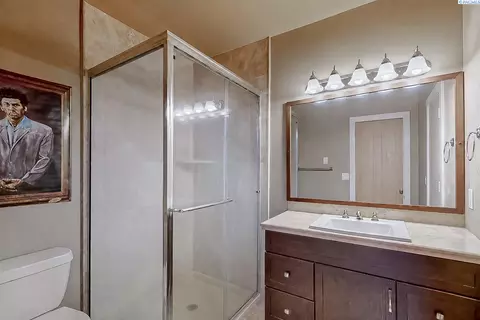Bath - 139 Grand Ave, Pullman, WA 99163 photo 6 of 7
