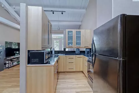 Kitchen - 139 Grand Ave, Pullman, WA 99163 photo 4 of 6