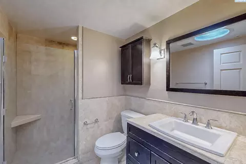 Bath - 139 Grand Ave, Pullman, WA 99163 photo 7 of 7