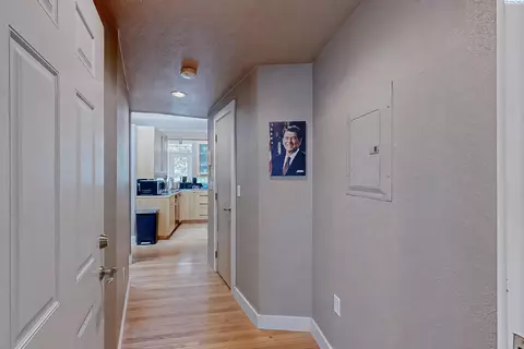 Entry Way - 139 Grand Ave, Pullman, WA 99163 photo 6 of 6