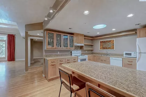 Kitchen - 139 Grand Ave, Pullman, WA 99163 photo 5 of 6