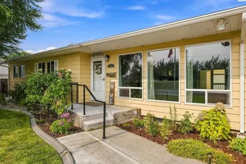 801 Birch Ave, Richland, WA 99352