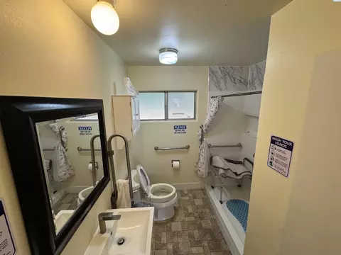 Bath - 320 SE Nebraska, Pullman, WA 99163 photo 3 of 3