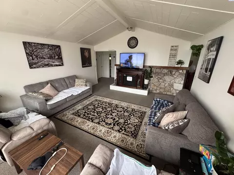 Living - 320 SE Nebraska, Pullman, WA 99163 photo 2 of 2