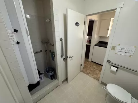 Bath - 320 SE Nebraska, Pullman, WA 99163 photo 2 of 3