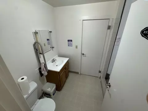 Bath - 320 SE Nebraska, Pullman, WA 99163 photo 1 of 3