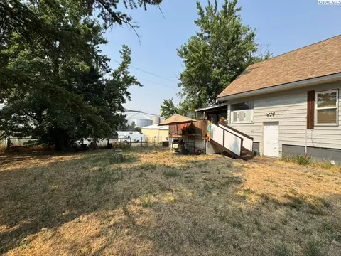 Exterior - 307 C St, Endicott, WA 99125 photo 3 of 4