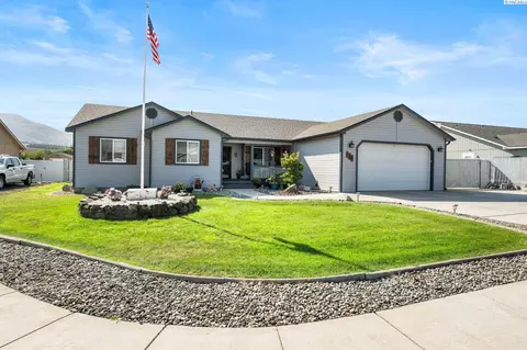 505 Paver Ct, Benton City, WA 99320