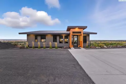 1880 Artemis Rdg, West Richland, WA 99353