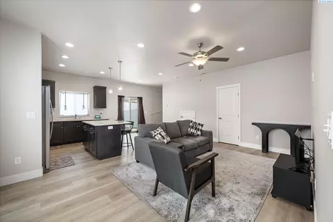 Living - 2901 66th Pl, Pasco, WA 99301 photo 1 of 3