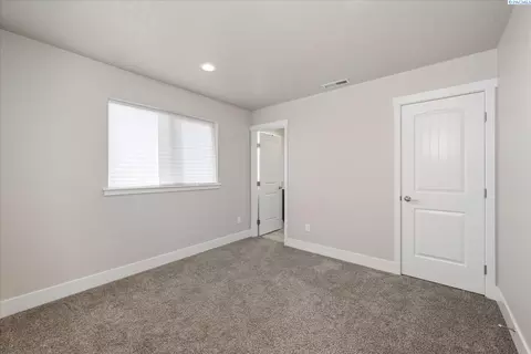Bedroom - 2901 66th Pl, Pasco, WA 99301 photo 1 of 4