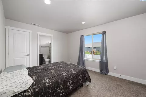 Bedroom - 2901 66th Pl, Pasco, WA 99301 photo 3 of 4