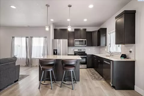 Kitchen - 2901 66th Pl, Pasco, WA 99301 photo 1 of 4