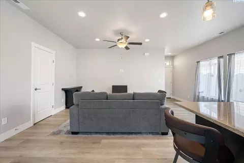 Living - 2901 66th Pl, Pasco, WA 99301 photo 2 of 3