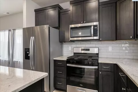 Kitchen - 2901 66th Pl, Pasco, WA 99301 photo 3 of 4