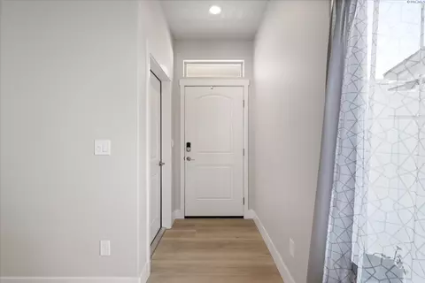 Entry Way - 2901 66th Pl, Pasco, WA 99301 photo 2 of 2