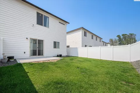 Exterior - 2901 66th Pl, Pasco, WA 99301 photo 4 of 5
