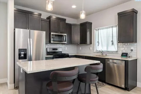 Kitchen - 2901 66th Pl, Pasco, WA 99301 photo 2 of 4