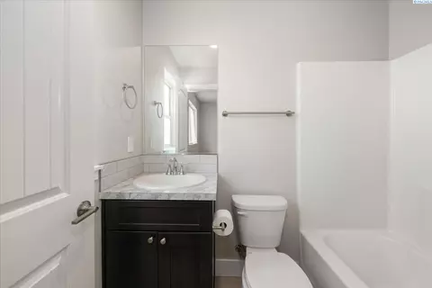 Bath - 2901 66th Pl, Pasco, WA 99301 photo 2 of 4