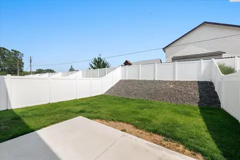 Exterior - 2901 66th Pl, Pasco, WA 99301 photo 3 of 5