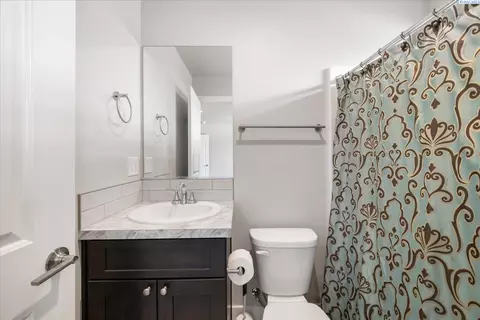 Bath - 2901 66th Pl, Pasco, WA 99301 photo 4 of 4