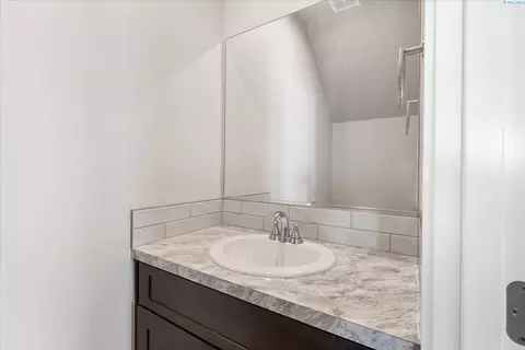 Bath - 2901 66th Pl, Pasco, WA 99301 photo 1 of 4