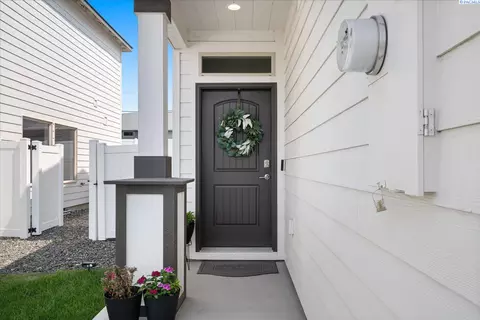 Entry Way - 2901 66th Pl, Pasco, WA 99301 photo 1 of 2