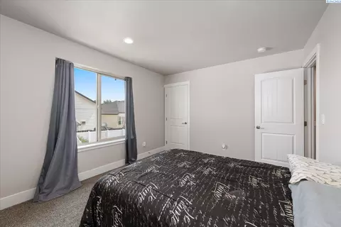 Bedroom - 2901 66th Pl, Pasco, WA 99301 photo 4 of 4