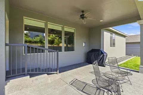 Exterior - 2640 Grayhawk Loop, Richland, WA 99354 photo 4 of 9