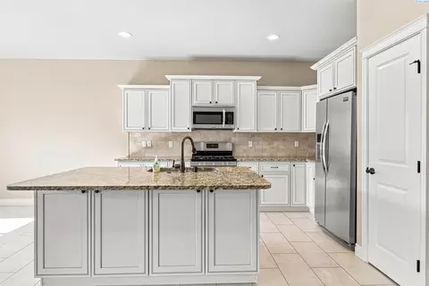 Kitchen - 2640 Grayhawk Loop, Richland, WA 99354 photo 1 of 4