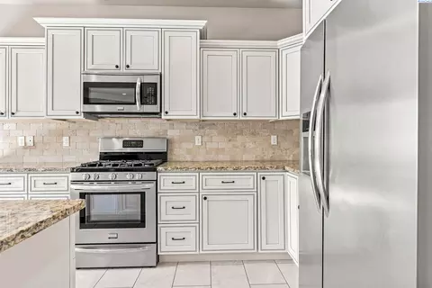Kitchen - 2640 Grayhawk Loop, Richland, WA 99354 photo 4 of 4