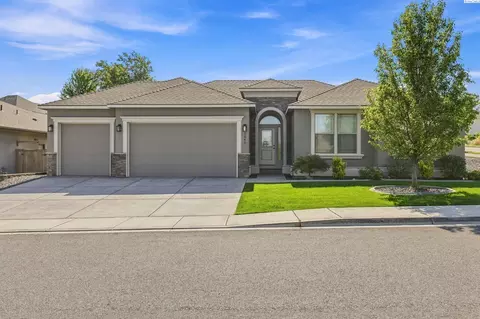Exterior - 2640 Grayhawk Loop, Richland, WA 99354 photo 2 of 9