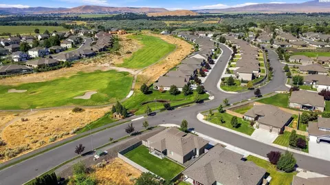 View/Area - 2640 Grayhawk Loop, Richland, WA 99354 photo 4 of 6