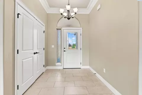 Entry Way - 2640 Grayhawk Loop, Richland, WA 99354 photo 2 of 2