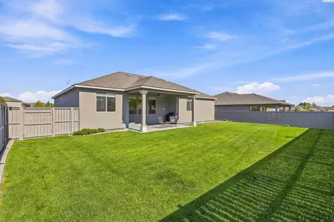 Exterior - 2640 Grayhawk Loop, Richland, WA 99354 photo 7 of 9