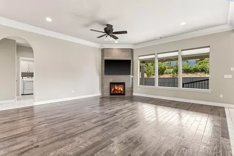 Living - 2640 Grayhawk Loop, Richland, WA 99354 photo 3 of 4