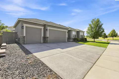 Exterior - 2640 Grayhawk Loop, Richland, WA 99354 photo 3 of 9