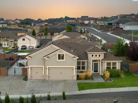 689 Titan Ave, West Richland, WA 99353