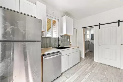 Kitchen - 225 SE Spring St, Pullman, WA 99163 photo 2 of 3