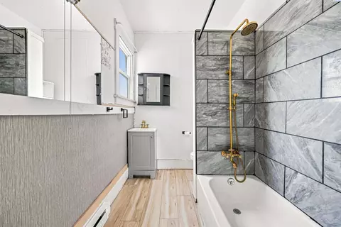 Bath - 225 SE Spring St, Pullman, WA 99163 photo 1 of 1