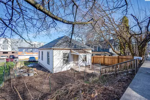 Exterior - 225 SE Spring St, Pullman, WA 99163 photo 3 of 4