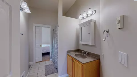 Bath - 760 SW Staley Dr, Pullman, WA 99163 photo 1 of 4