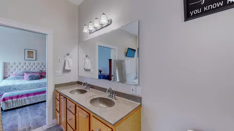 Bath - 760 SW Staley Dr, Pullman, WA 99163 photo 2 of 4