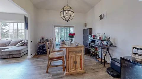 Dining - 760 SW Staley Dr, Pullman, WA 99163 photo 1 of 2