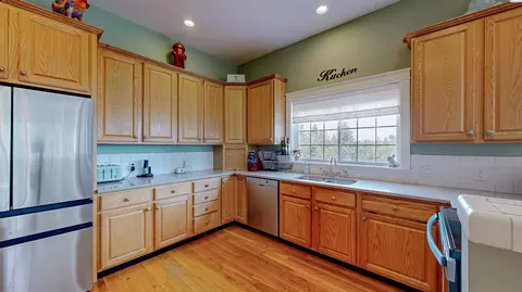 Kitchen - 760 SW Staley Dr, Pullman, WA 99163 photo 3 of 3