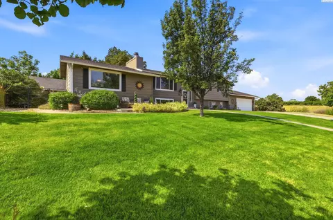 7807 W 12th Ave, Kennewick, WA 99338
