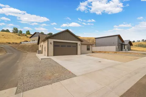 1685 Bennett Hill Dr, Clarkston, WA 99403