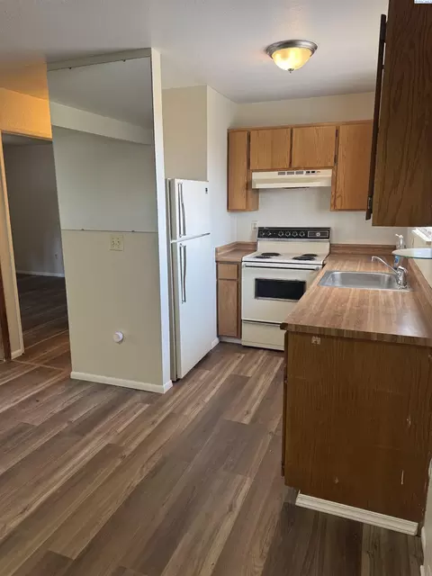 Kitchen - 1701 NW Lamont #D, Pullman, WA 99163 photo 1 of 2