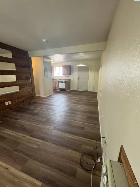 Living - 1701 NW Lamont #D, Pullman, WA 99163 photo 2 of 3